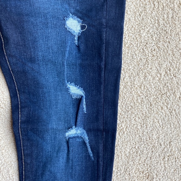 NWT KanCan Distressed Skinny Jeans Size 26/5 - Picture 4 of 12
